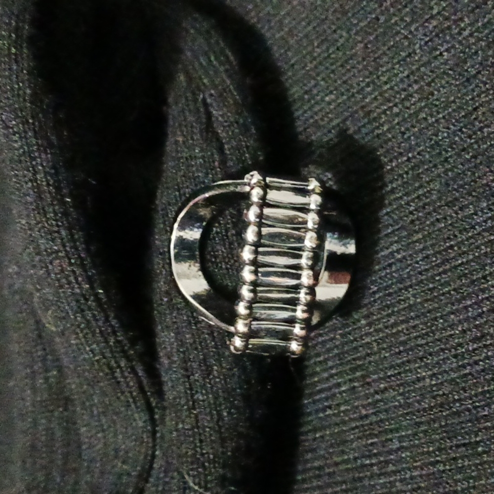 Stretch Oval Hammared Metal ring - Picture 4 of 6